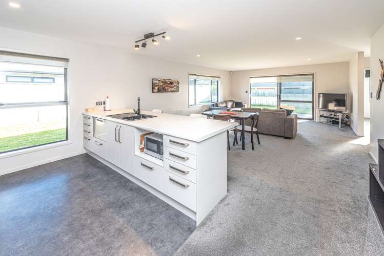 5 Magnolia Crescent Tawhero_2