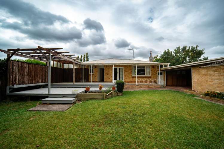 23 Greta Street Glenview_16