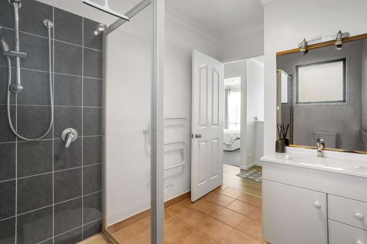 1 Highfields Terrace Henderson_11