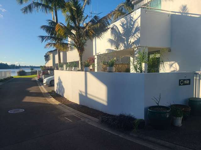Modern, Comfortable, private, one bedroom