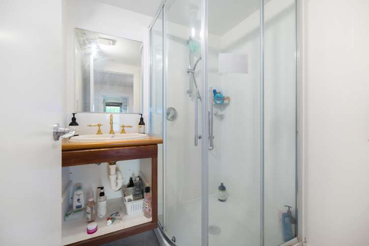 8 Avalon Crescent Fernhill/Sunshine Bay_32