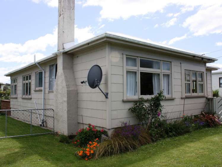 31 Main Road Owaka_12