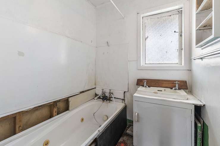 The three-bedroom, one-bathroom do-up on Lawrence Place, in Otara, Auckland, sold under the hammer for $625,000. Photo / Supplied