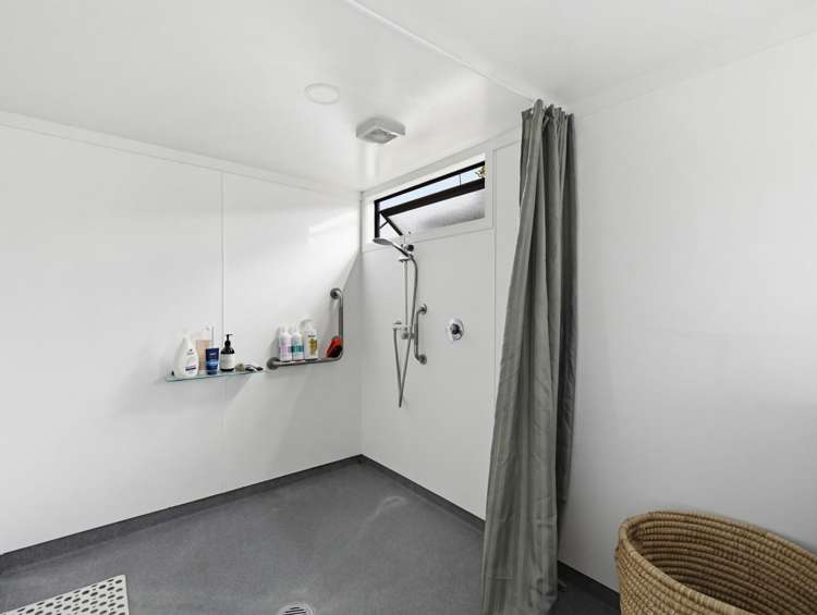 32a Holland Street Glenholme_18