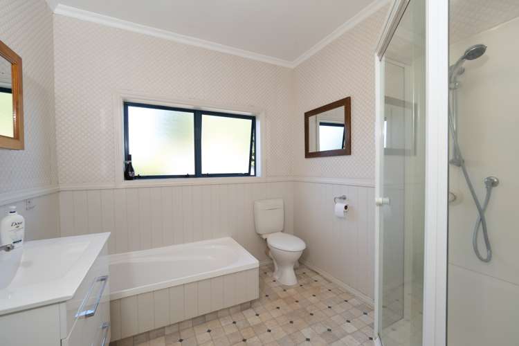 63 Racecourse Road Allenton_13