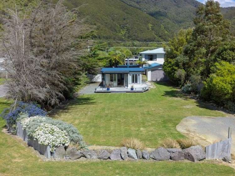 2 Esplanade Okiwi Bay_18