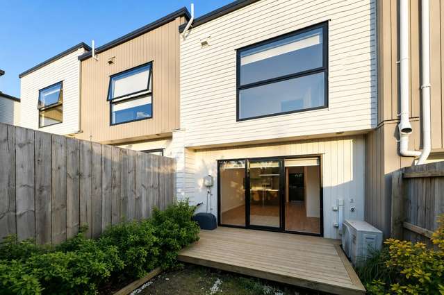 Modern Freehold with Approx. 5% Yield Potential