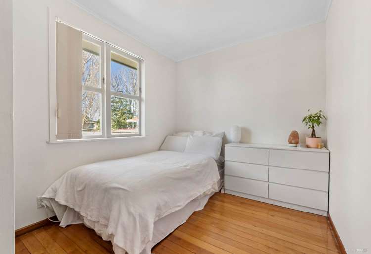 90 Cobham Crescent Kelston_6