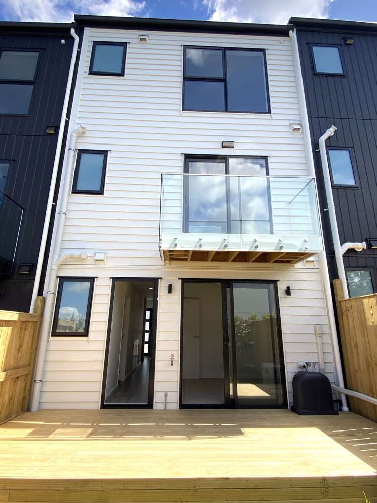 2/107 Hobsonville Road Hobsonville_19