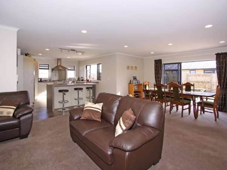 23 Montague Grove Stratford_16