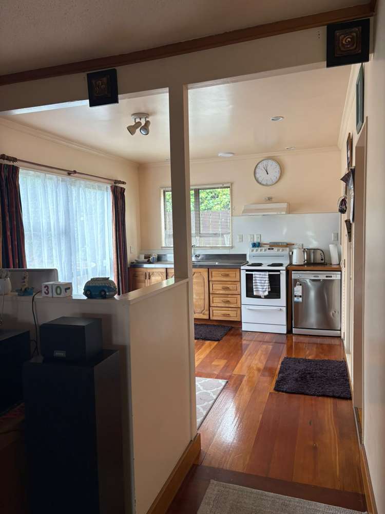 26 Whanake Street_3