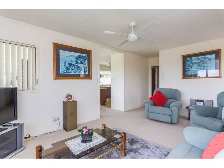 2/75a West Coast Road Glen Eden_5