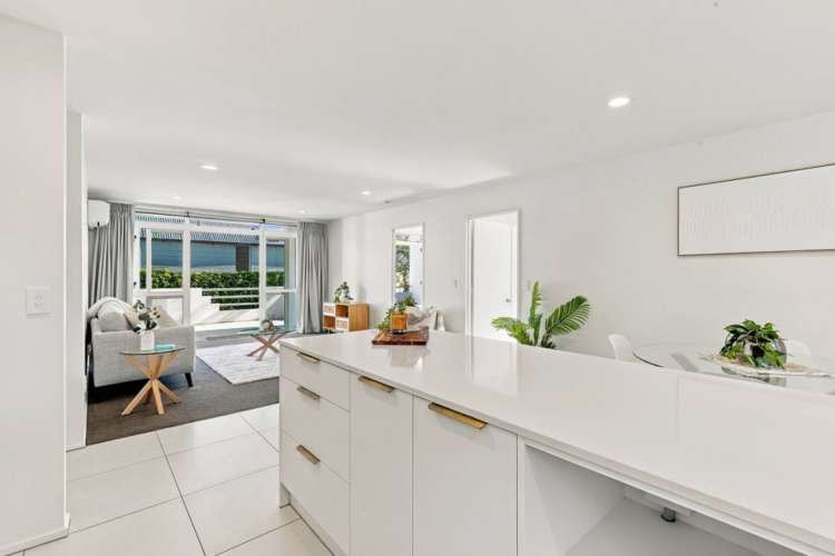 2/102 Rossall Street Merivale_11
