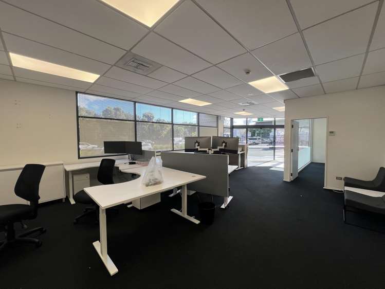 128 and 128A Hugo Johnston Drive Penrose_6