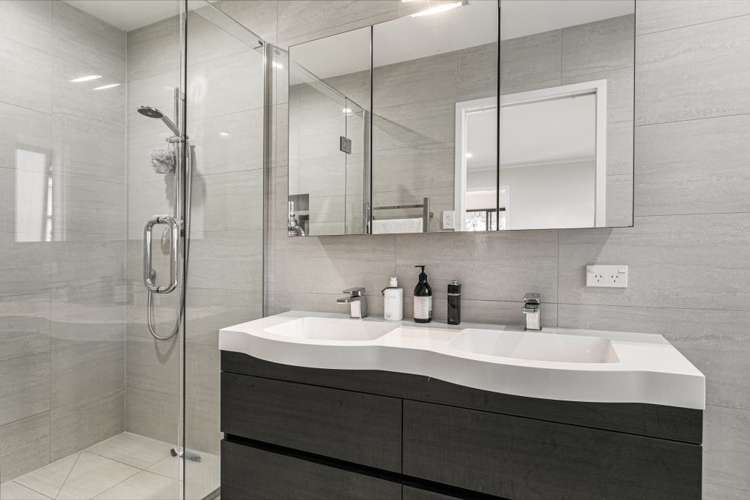 3/2 Beach Road Castor Bay_10