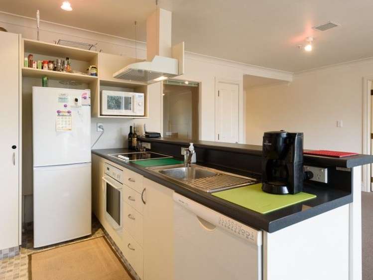 2/33 Hobson Street Thorndon_3