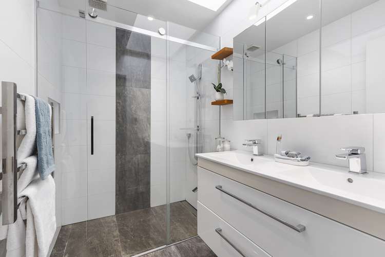 5 Countess Close Maupuia_10