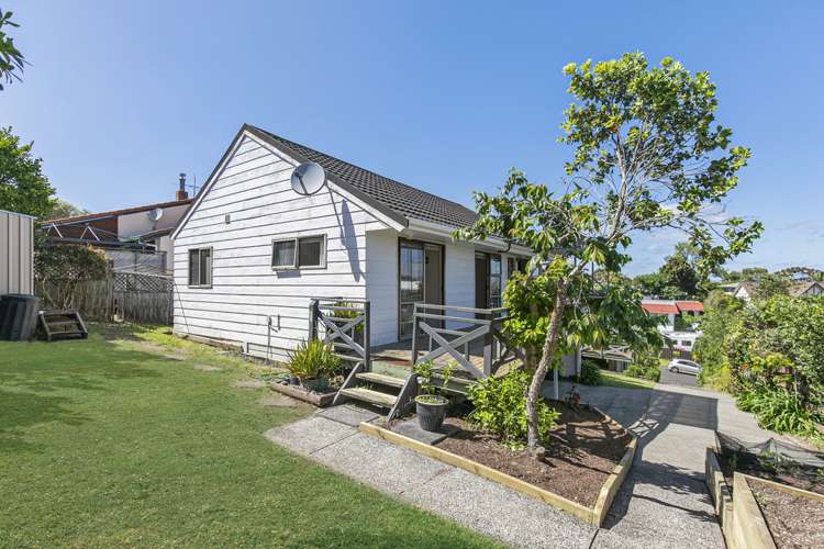 2/9 Valhalla Drive Beach Haven_12