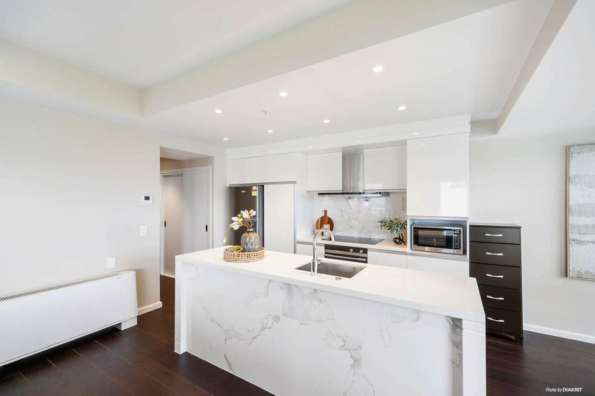 808/47 Beach Road_5