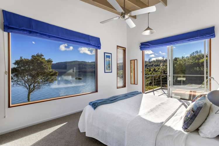 26 Whakamoenga Point Acacia Bay_16