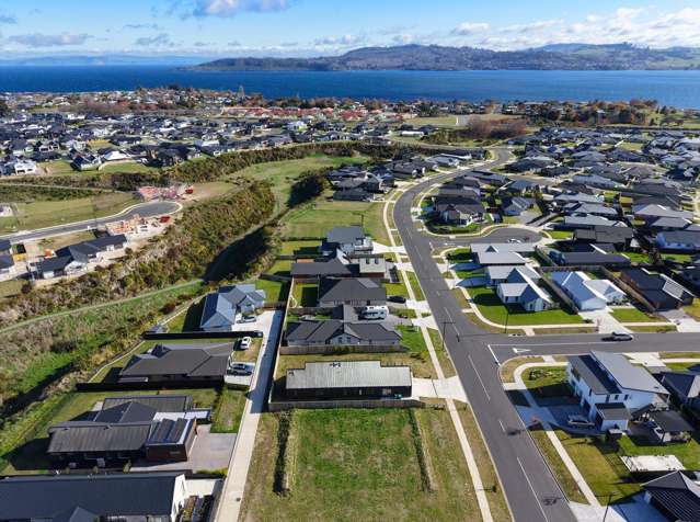 40 Wai Terrace Wharewaka_2