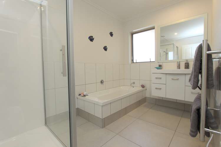 8 Rifle Range Place Witherlea_12