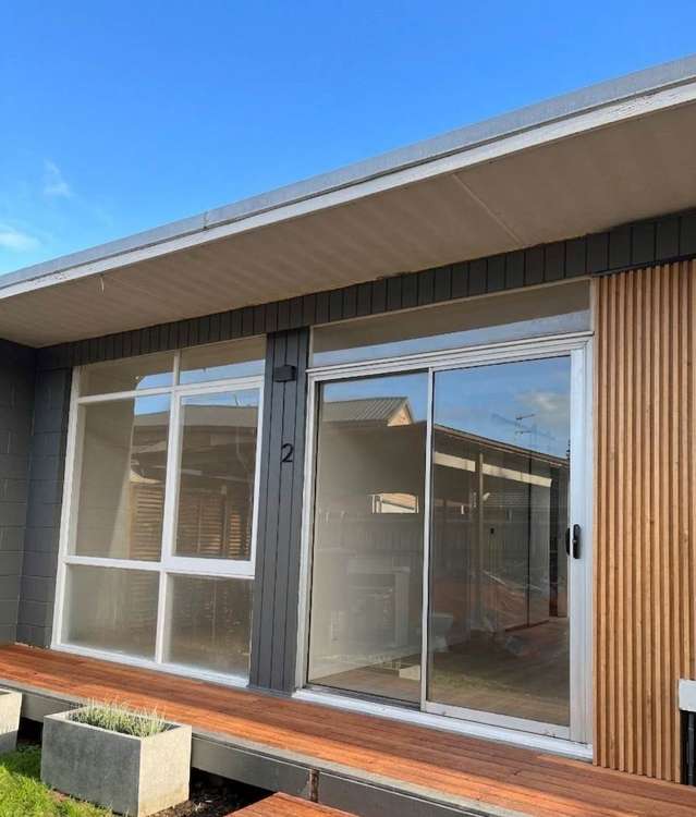 BEAUTIFULLY RENOVATED-WALK TO ONE TREE HILL!