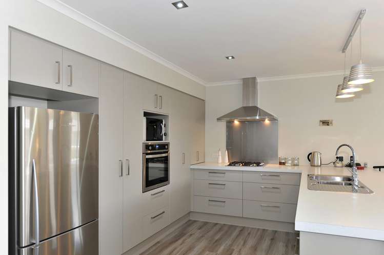 86 Washbourn Drive Richmond_5