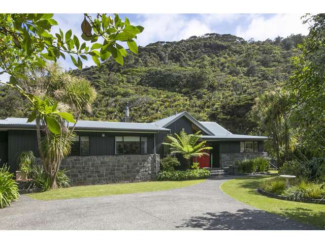 14 Glenesk Road Piha_1