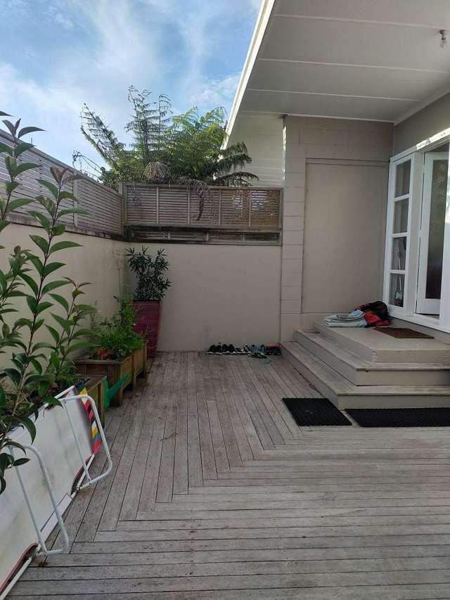 Beautiful private 1 bedroom unit