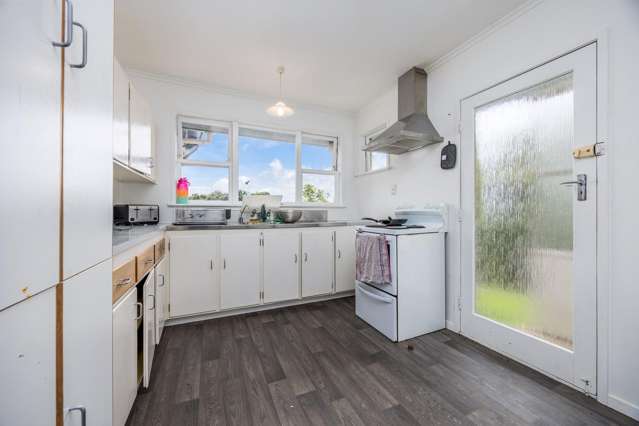 453 Scenic Drive Waiatarua_3