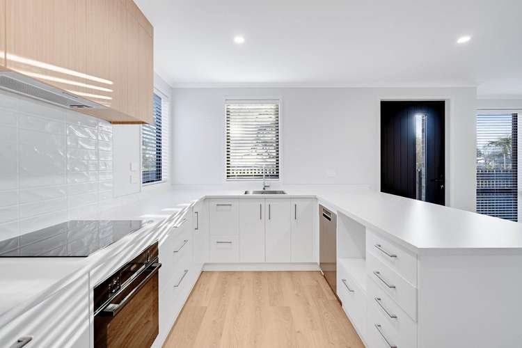 1 London Lane 11373_8