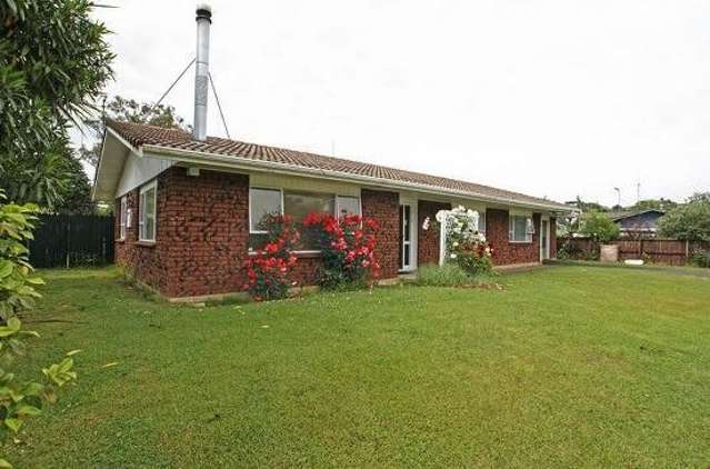Comfortable Family Living in the Heart of Dinsdale