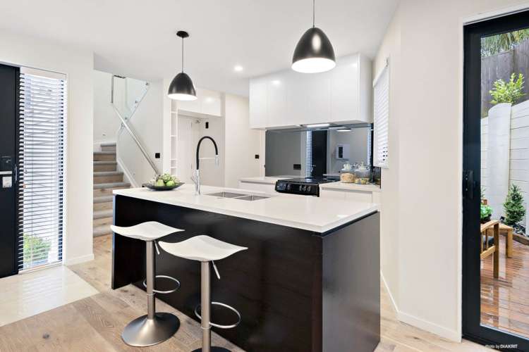 16a Eaton Road Hillsborough_14