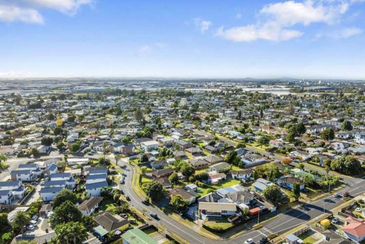 64 Sunlands Drive Manurewa_11