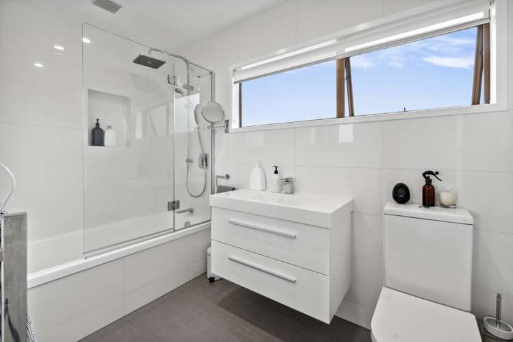 2/9 Feltwell Place Mangere Bridge_12