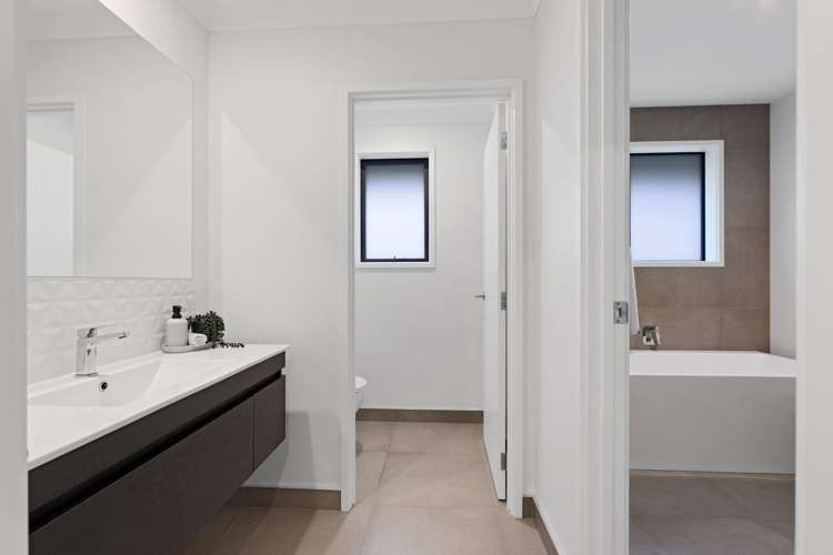 160 Lakes Boulevard Pyes Pa_20