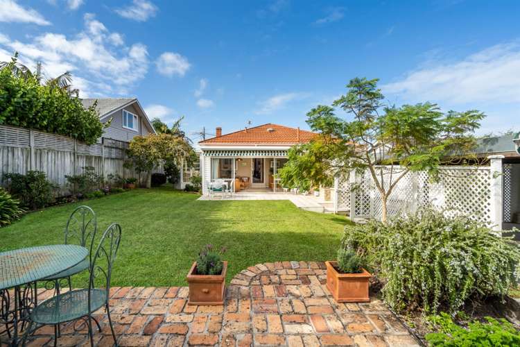 7 Hemi Street Narrow Neck_21