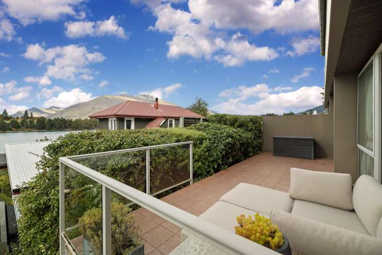 2/23 Adelaide Street Town Centre_13