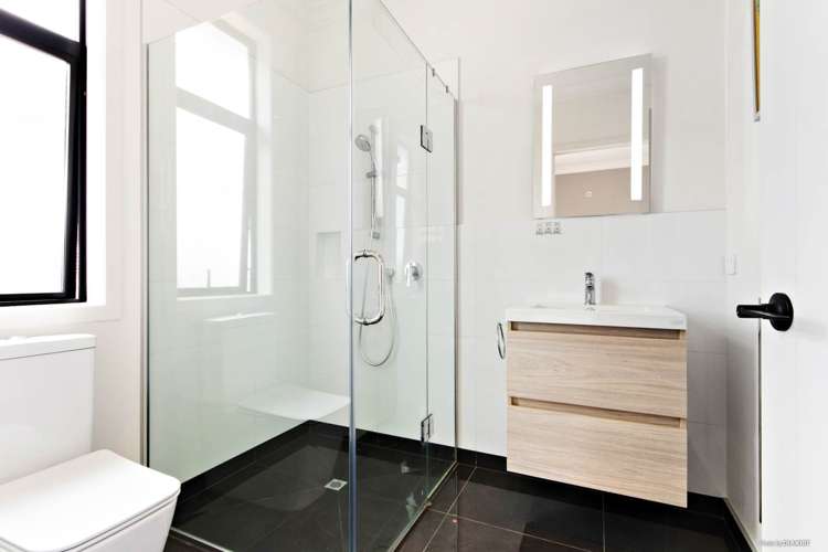 8 Kaimai Avenue Massey_6