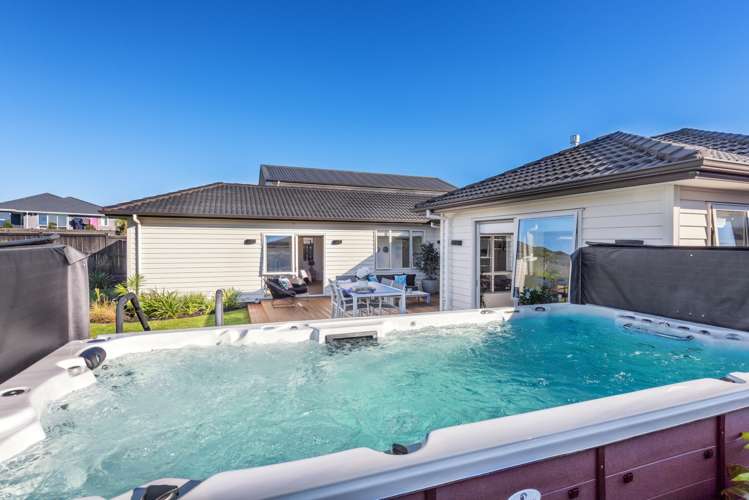 5 Defender Crescent Beachlands_1