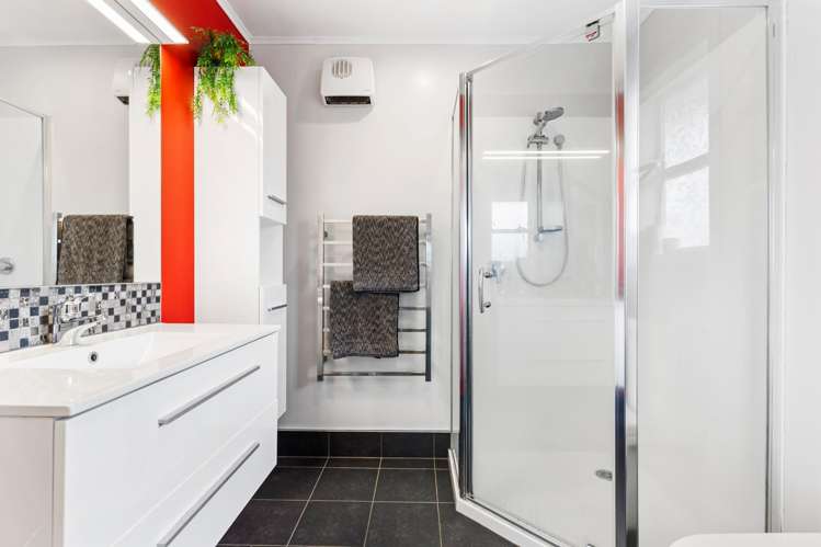 4 Holman Road Te Atatu Peninsula_14