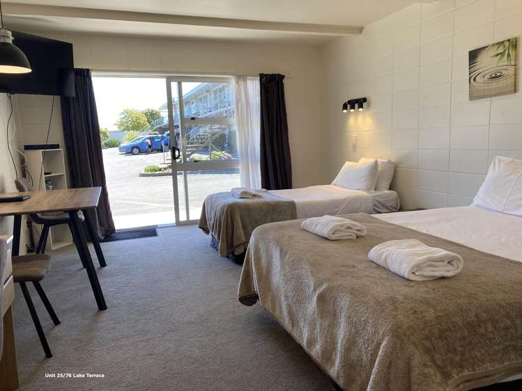 25 and 31/76 Lake Terrace Taupo_9