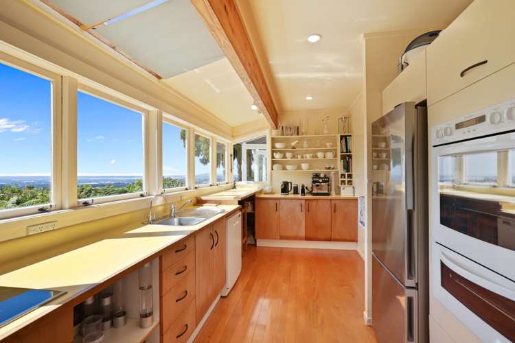 858 West Coast Road Waiatarua_13