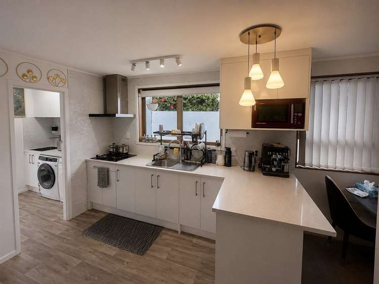 2/4 Ray Small Drive Papakura_2