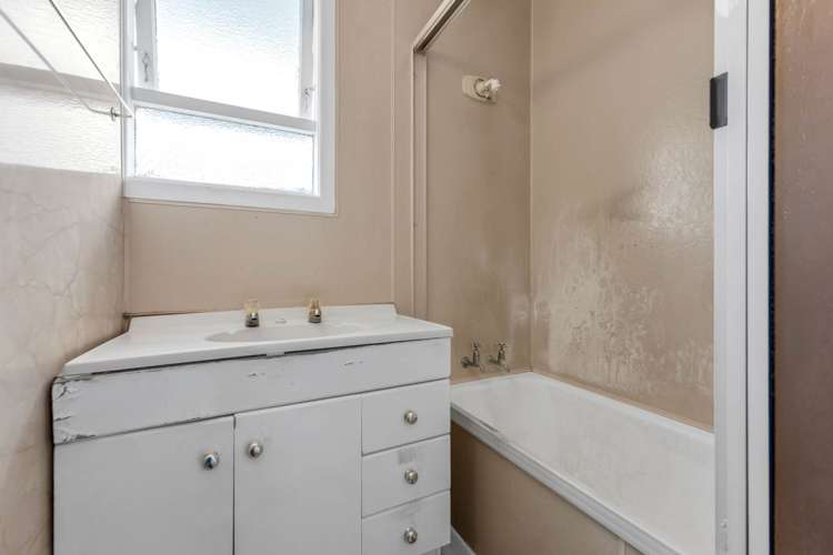 97 Tidal Road Mangere_10