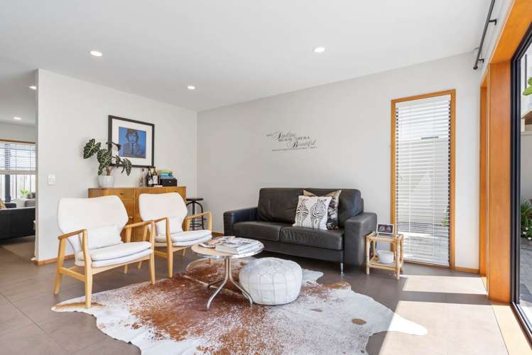 42 Oakwood Grove Eastern Beach_7