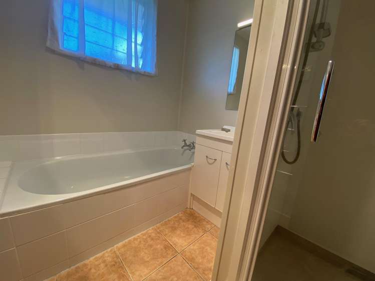 1/28 Royal View Road Te Atatu South_6