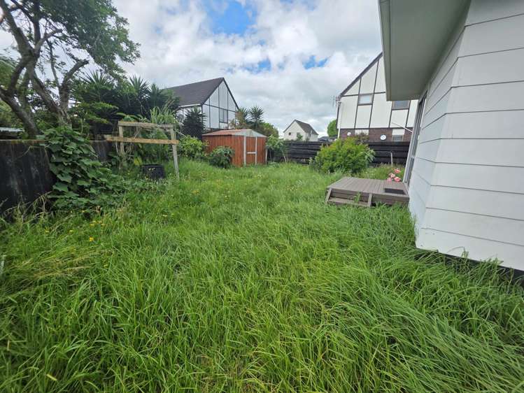 2/21 Challen Close Conifer Grove_1