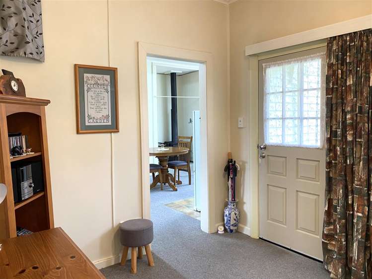 2 Sinnamon Street Reefton_10